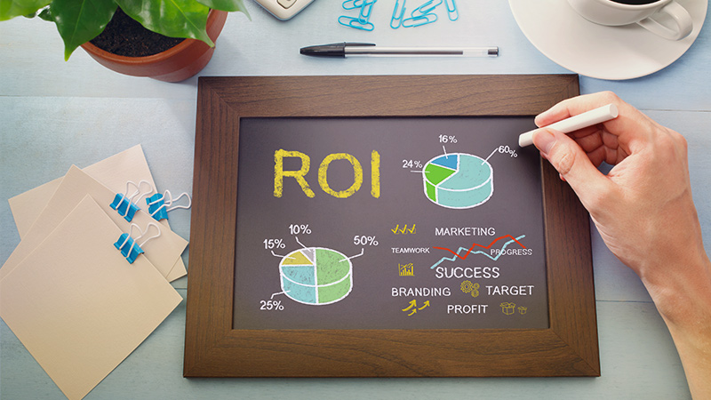 ROI（費用対効果）の計算方法｜投資対効果を測る指標の求め方を人事向けに解説